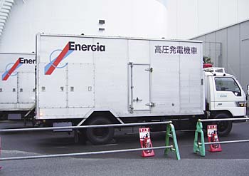 （写真）平成24年1月トピックス「高圧発電機車の配備」