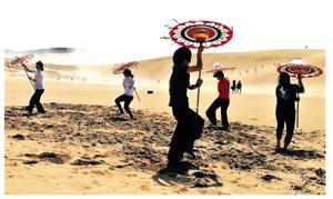 しゃんしゃん傘踊りの練習風景の写真