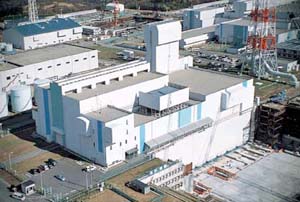 日本原燃（株）高レベル放射性廃棄物貯蔵管理センター（写真）