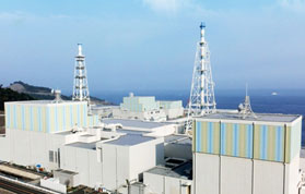 島根原子力発電所1号機（手前右）