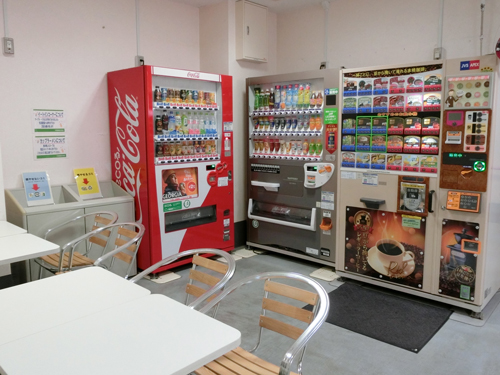 自動販売機・イートインコーナーの写真