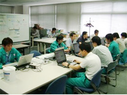 システムテスト作業の様子 イメージ
